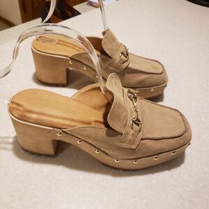 Madden Girl Womens Suzanne Platform Clogs Shoes Slip On Sand SZ 8